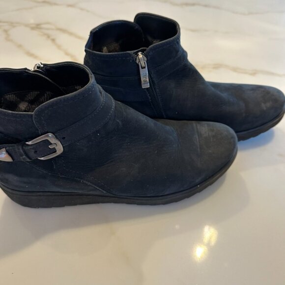 Navy Blue Suede bootie gabor size 8.5 - Picture 1 of 9